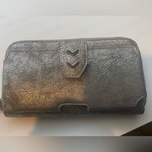 Stella & Dot Madison Tech Wristlet Wallet Metallic- new